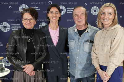 Sopoteka. Sopockie Spotkania Kobiet.  W spotkaniu uczestniczyly:...