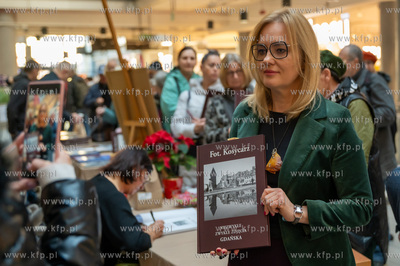 Gdańsk, Centrum Handlowe Manhattan. Spotkanie promocyjne...