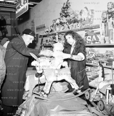 Swiateczne zakupy w Domu Towarowym " Feniks" w Malborku....