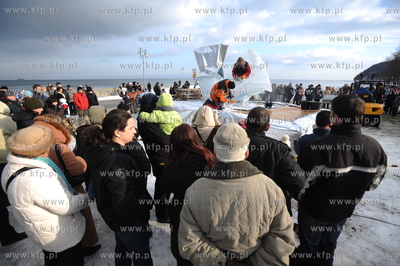 Gdynia, Bulwar Nadmorski. Festiwal rzezb lodowych....