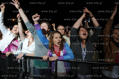 Festiwal MTV, czyli Gdansk Dzwiga Muze. Fani czekajacy...