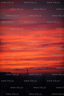 Wschod Slonca nad Gdanskiem, widok z Lostowic.
25.01.2010
fot....