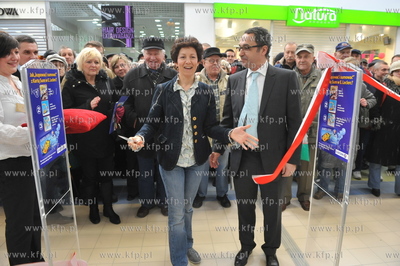 Oficjalne otwarcie dla klientow centrum handlowego...
