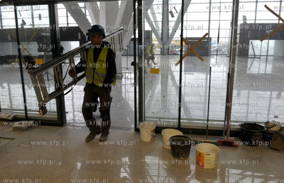 Gdansk, Rebiechowo. Prace wykonczeniowe terminala T2...