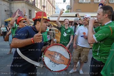 Ulice Dluga i Dlugi Targ w Gdansku dzien przed meczem...