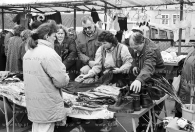 Targowisko miejskie w Kwidzynie. 26.10.1993 4pazdziernik93_m.kosycarz_p35...