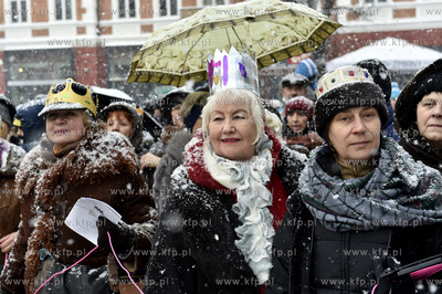 Orszak Trzech Króli w Sopocie. Plac przed kościołem...