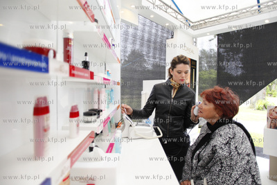 Namiot firmy Loreal na 36 Festiwalu Filmow Fabularnych...