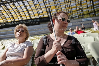 Przed stadionem pilkarskim PGE Arena odslonieto jej...