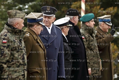 Uroczystosc powitania zolnierzy 49. Bazy Lotniczej...