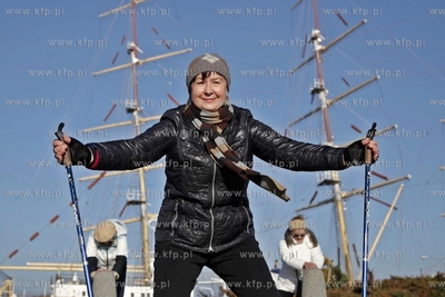 Zajecia z nordic walking grupy gdynskiego Centrum Aktywnosci...