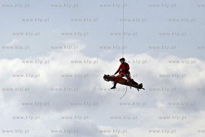 Gdynia. Swieto Morza. Pokaz dzialan antyterrorystycznych...