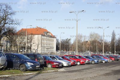 Parking na Targu Siennym i Rakowym w Gdansku.
28.11.2013
fot....