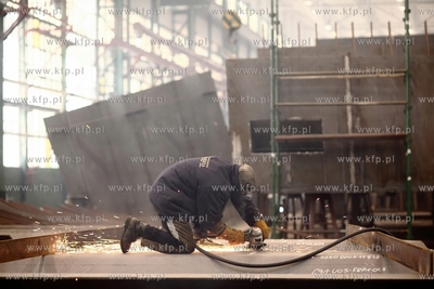 Stocznia Remontowa Nauta S.A. buduje statki w hali...