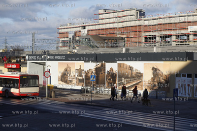 Dworzec we Wrzeszczu po remoncie zyskal nowa elewacje,...