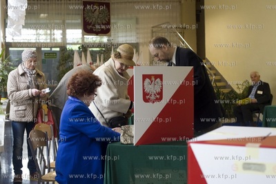 Wybory prezydenckie 2015.   Obwodowa Komisja Wyborcza...