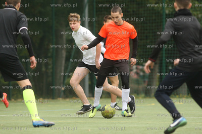 Gdansk Zaspa. Pilkarski turniej dzikich druzyn Do przerwy...