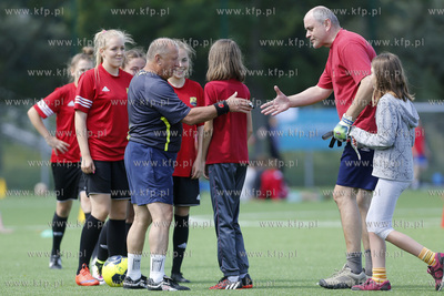 Gdansk Zaspa. Pilkarski turniej dzikich druzyn Do przerwy...
