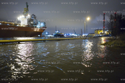 Zamknięta ul. Wiślna w gdańskiej Letnicy z powodu...