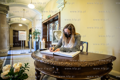 Nowy Ratusz w Gdańsku. Księga kondolencyjna pamięci...