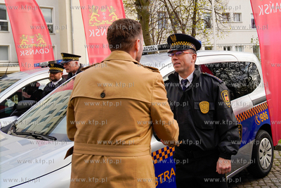 Urząd Miejski w Gdańsku. Przekazanie 3 nowych radiowozów...