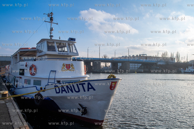 Testowy rejs promu F8, kursującego wzdłuż remontowanego...