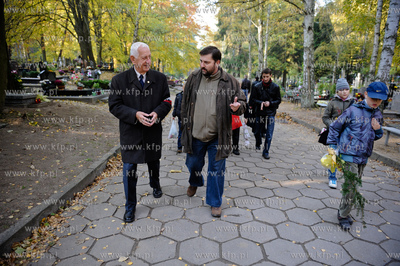 Gdansk. Cmentarz Srebrzysko. Zywa lekcja historii,...