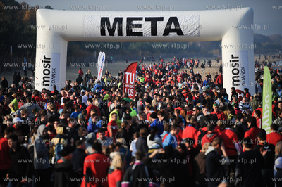 Gdansk. Plaza w Brzeznie. Gdansk Biega 2011.
Na start...