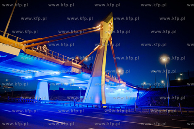 Gdansk. Oddany do uzytku, efektownie podswietlony most...