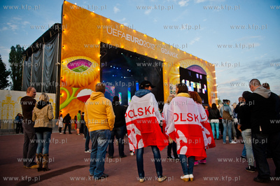 Gdansk. Otwarta dla publicznosci Strefa Kibica na Placu...