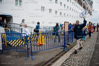 Port w Gdyni. Nabrzeze Francuskie. Wizyta plywajacego...