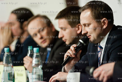 Gdansk. Sala BHP Stoczni Gdanskiej. Prezentacja 2 tomu...