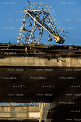 Gdansk. Tereny bylej Stoczni Gdansk. Wyburzenie budynku...