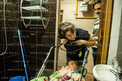 Gdansk. 8-letni Pawela, cierpiacy na rdzeniowy zanik...