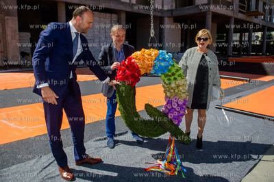 Gdynia. Uroczyste zawieszenie wiechy na nowo powstajacym...