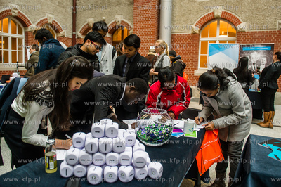 Politechnika Gdanska. Dziedziniec Heweliusza. Targi...