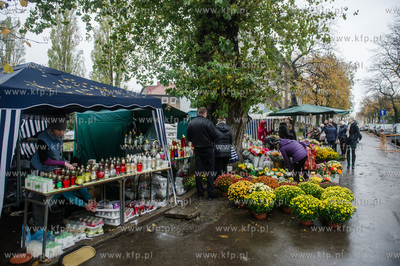 Gdańsk. Cmentarz św. Jadwigi w Nowym Porcie. Dzień...