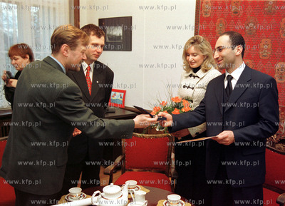 Prezydent Sopotu Jacek Karnowski (drugi z lewej) i...