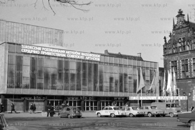 Teatr Wybrzeże na Targu Węglowym w Gdańsku. 18.04.1975...