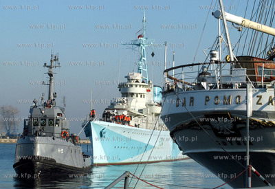 Historyczny niszczyciel ORP BLYSKAWICA wraca na  skwer...