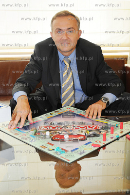 Gdynia znalazla sie na planszy gry MONOPOLY. Nz. Wojciech...
