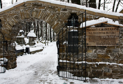 Zakopane, Nz.Stary Cmentarz na Pęksowym Brzyzku
22.12.2008
fot....