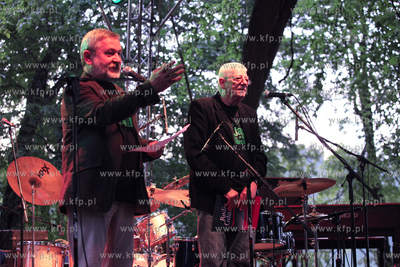 Nz. Jacek Leszewski - organizator festiwalu i Przemek...