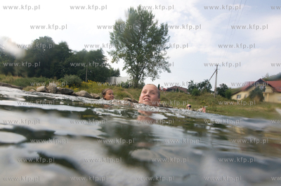 Dobrzyn nad Wisla. Zalew Wloclawski. Zabawy nad rzeka,...
