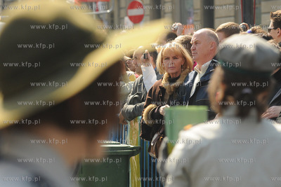 Warszawa. Trwa zaloba narodowa po katastrofie prezydenckiego...