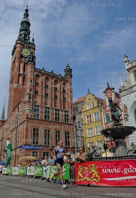 XVI Energa Maraton Solidarnosci. Meta na Dlugim Targu...