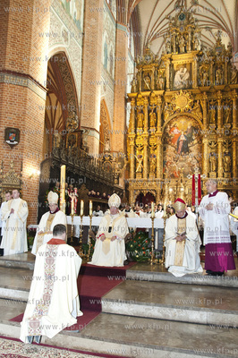 W Bazylice katedralnej w Pelplinie świecenia biskupie...