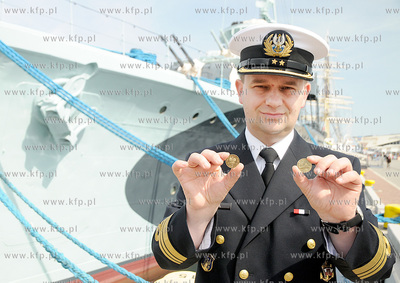 Narodowy Bank Polski rozpoczal emisje monet 2-zlotowych...