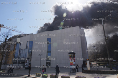 Pozar dachu Teatru Muzycznego w Gdyni . W akacji gasniczej...