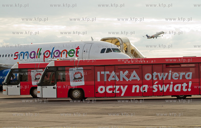 Port Lotniczy Gdansk. Nz.Airbus 320 czrterowej linii...